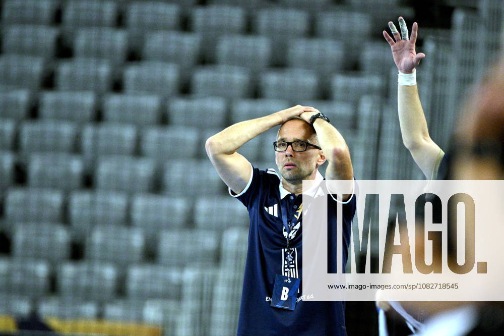 Zagreb, Croatia, 090926. Arena Zagreb. Zagreb coach Hrvoje Horvat at the match of the 1st round of the handball EHF Champions League, Zagreb - Celje. Foto: Ronald Gorsic CROPIX