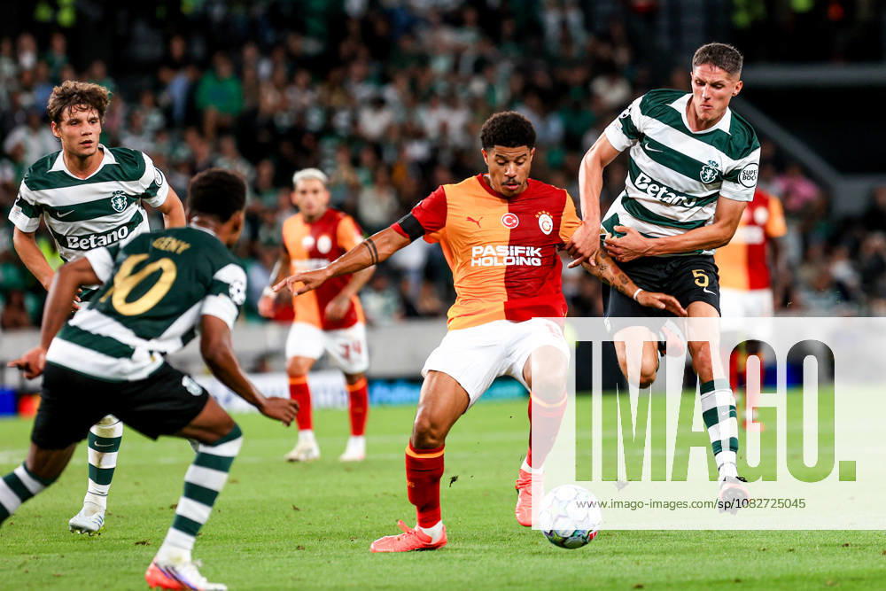 Estadio Jose Alvalade LISBON, PORTUGAL - SEPTEMBER 9: Gabriel Sara midfielder of Galatasaray battles for the ball Sergi Altimira defender of Sporting CP during the UEFA Champions League 2026 27 League Phase MD1 match between Sporting Club de Portugal and Galatasaray A.S. at Estadio Jose Alvalade on September 9, 2026 in Lisbon, Portugal. (Valter Gouveia SPP)