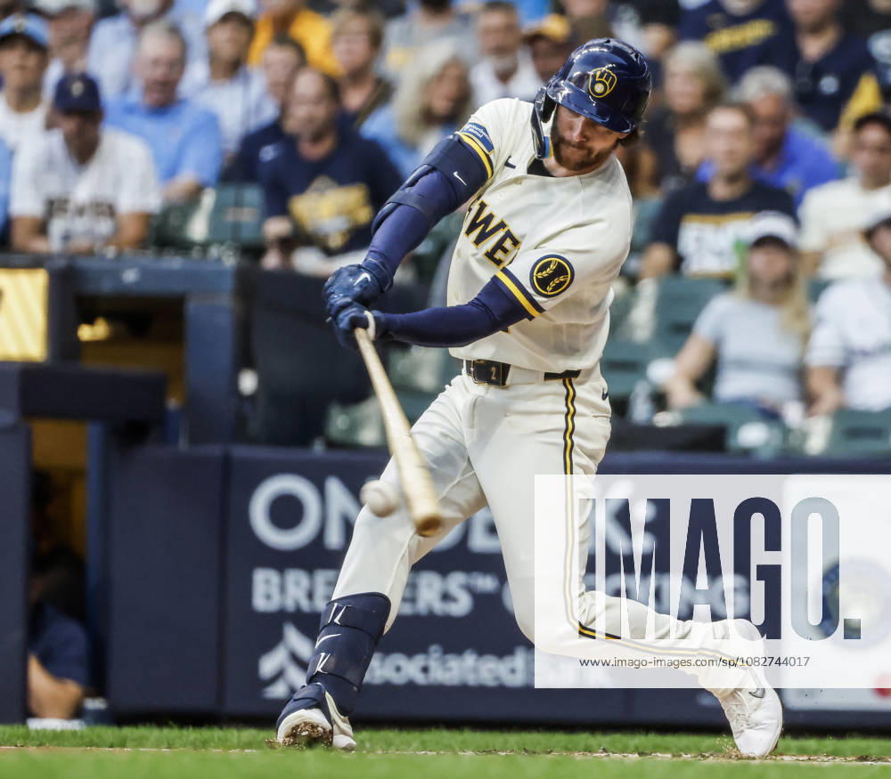 Milwaukee Brewers second baseman Brice Turang hits a single in the first inning of the MLB, Baseball Herren, USA game between the Chicago Cubs and the Milwaukee Brewers at American Family Field in Milwaukee, Wisconsin on Wednesday, September 9, 2026. MIL20260909805 TANNENxMAURY