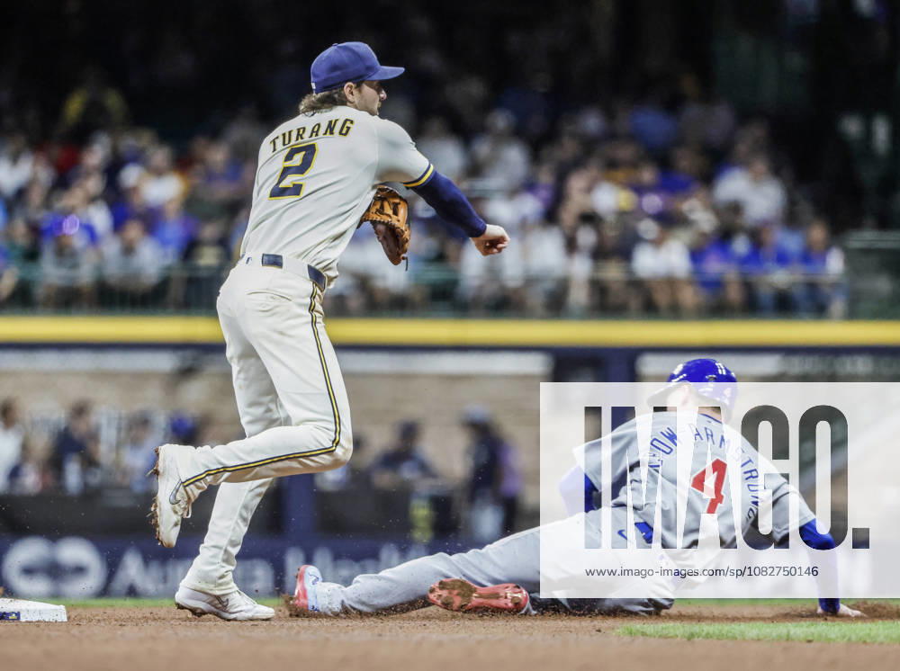 Milwaukee Brewers second baseman Brice Turang forces out Chicago Cubs center fielder Pete Crow-Armstrong and turns a double play on Chicago Cubs right fielder Seiya Suzuki in the sixth inning of the MLB, Baseball Herren, USA game between the Chicago Cubs and the Milwaukee Brewers at American Family Field in Milwaukee, Wisconsin on Wednesday, September 9, 2026. MIL20260909827 TANNENxMAURY