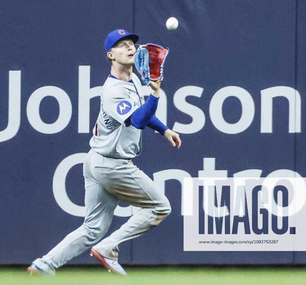 Chicago Cubs center fielder Pete Crow-Armstrong catches a fly ball hit by Milwaukee Brewers shortstop Cooper Pratt in the eighth inning of the MLB, Baseball Herren, USA game between the Chicago Cubs and the Milwaukee Brewers at American Family Field in Milwaukee, Wisconsin on Wednesday, September 9, 2026. The Brewers defeated the Cubs 8-6 to sweep the three game series. MIL20260909835 TANNENxMAURY