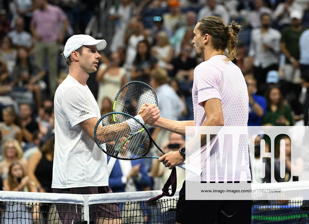 Alexander Zverev meets Botic van de Zandschulpv at the net after the match in Arthur Ashe Stadium during the quarter finals at the 2026 US Open Tennis Championship held at the USTA Billie Jean King National Tennis Center in New York City on Tuesday, September 9, 2026. NYP20260909503 LARRYxMARANO