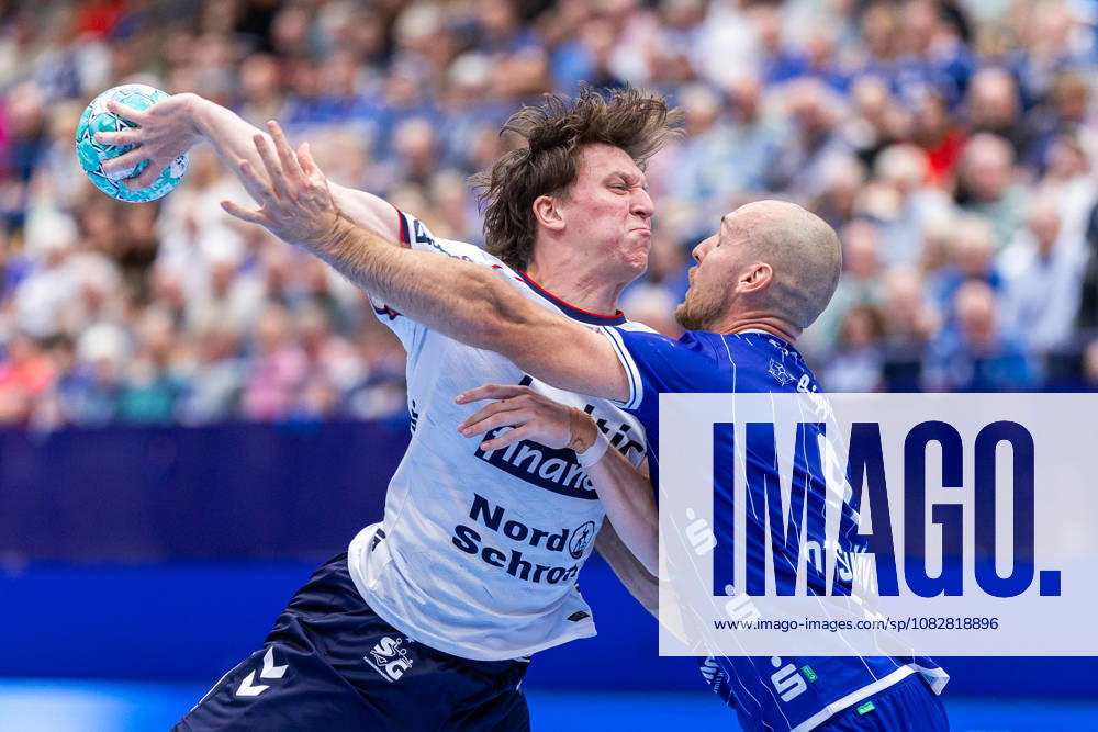 L R Lasse Moeller, SG Flensburg Handewitt, 64, in a one-on-one with Christian O Sullivan, TBV Lemgo Lippe, 09 GER, TBV Lemgo Lippe vs. SG Flensburg Handewitt, Handball, 1st Bundesliga, Matchday 4, 2026–2027 season, September 10, 2026 GER, TBV Lemgo Lippe vs. SG Flensburg Handewitt, Handball, 1st Bundesliga, Matchday 4, 2026–2027 season, September 10, 2026 Lemgo
