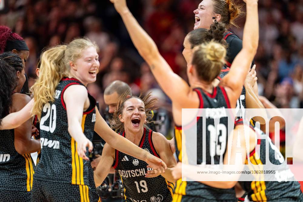 Frieda Buehner, Germany, 20; Britta Daub, Germany, 19; Leonie Fiebich, Germany, 13; Lina Sontag, Germany, 24, celebrate after the victory at the end of the game, GER, Belgium vs. Germany, Basketball, FIBA Women’s World Cup 2026, Quarterfinals, September 10, 2026, GER, Belgium vs. Germany, Basketball, FIBA Women’s World Cup 2026, Quarterfinals, September 10, 2026, Berlin