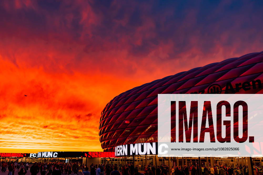 UEFA Champions League, Matchday 1, FC Bayern Munich vs. Bodo Glimt on September 10, 2026, at the Allianz Arena at night—sunset, twilight, sunbeams, late summer