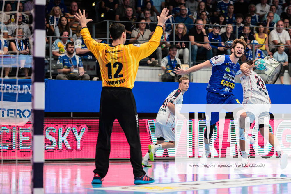Stephan Seitz (ThSV Eisenach, 44) is held by Marcus Norrbrink (SG BBM Bietigheim, 23) on his shooting arm; Martin Tomovski (SG BBM Bietigheim, 12, GER), ThSV Eisenach vs. SG BBM Bietigheim, 1st Opel Handball Bundesliga, Handball, Matchday 4, 2026–2027 season, 7:00 p.m., September 10, 2026, GER, ThSV Eisenach vs. SG BBM Bietigheim, 1st Opel Handball Bundesliga, Handball, Matchday 4, 2026–2027 season, 7:00 p.m., September 10, 2026, Eisenach