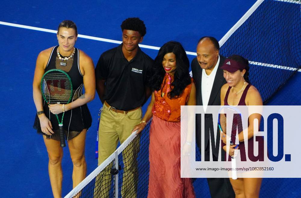 Aryna Sabalenka and Jessica Pegula pose for a photo with Martin Luther King Junior III 2026 US Open, Day Twelve, USTA Billie Jean King National Tennis Center, New York, USA - 10 Sep 2026New York USTA Billie Jean King National T New York (NY) United States of America