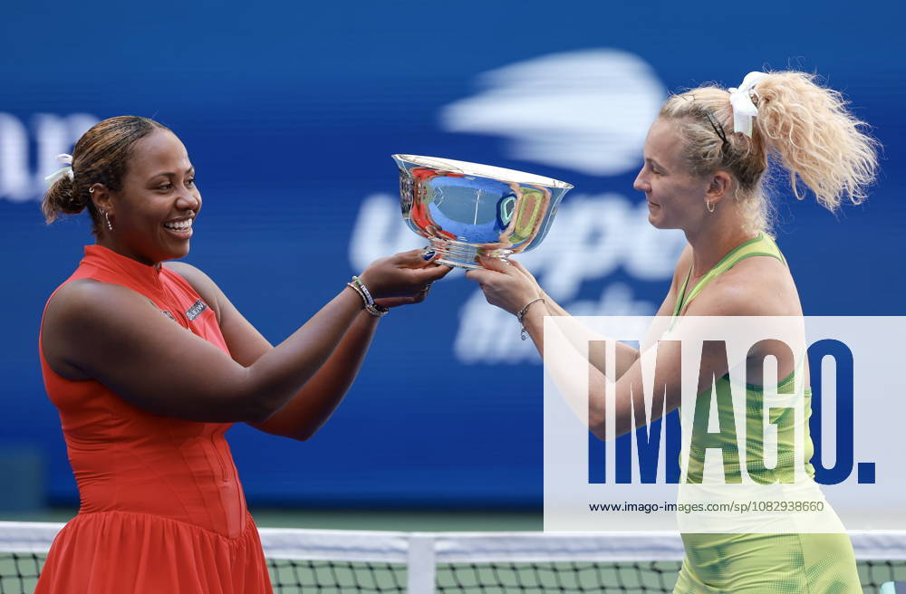 US Open tennis tournament - Day 13 Taylor Townsend of United States (L) and Katerina Siniakova of Czech Republic pose with their winner s trophy after winning against Ashlyn Krueger of United States and Robin Montgomery of United States during the Women s Doubles Final match at Arthur Ashe Stadium in the USTA Billie Jean King National Tennis Center in Flushing Meadows, New York, USA, 11 September 2026. FLUSHING MEADOWS NEW YORK United States