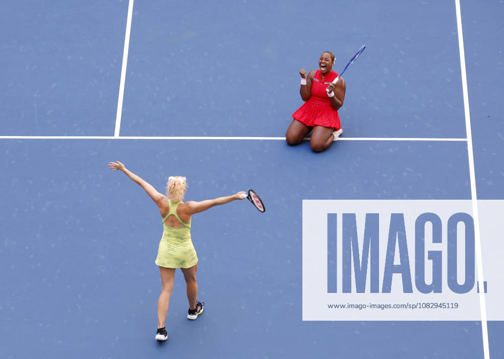 Katerina Siniakova of Czechia and Taylor Townsend (R) celebrate after winning the Women s Doubles Final in Arthur Ashe Stadium at the 2026 US Open Tennis Championship at the USTA Billie Jean King National Tennis Center in New York City on Friday, September 11, 2026. They defeated Robin Montgomery and Ashlyn Krueger 5-7, 6-0, 6-2. NYP20260911801 JOHNxANGELILLO