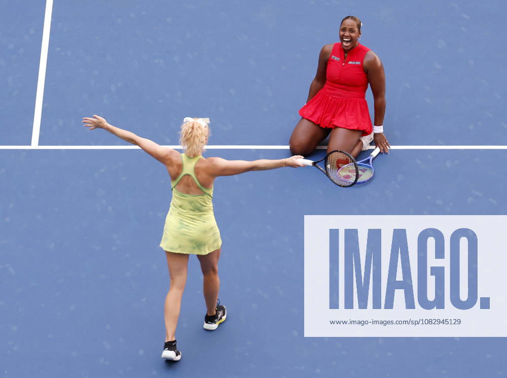 Katerina Siniakova of Czechia and Taylor Townsend (R) celebrate after winning the Women s Doubles Final in Arthur Ashe Stadium at the 2026 US Open Tennis Championship at the USTA Billie Jean King National Tennis Center in New York City on Friday, September 11, 2026. They defeated Robin Montgomery and Ashlyn Krueger 5-7, 6-0, 6-2. NYP20260911802 JOHNxANGELILLO