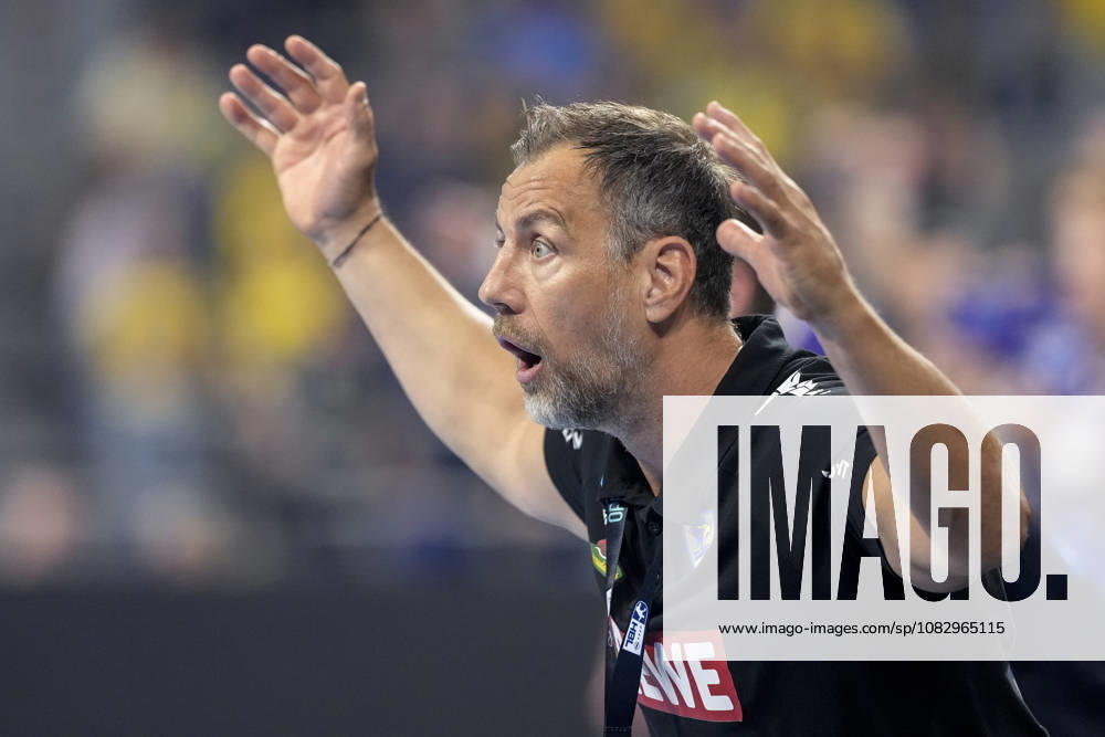 Maik Machulla, coach and head coach of the RNL, looks surprised, gives instructions, gestures with his arms, single frame, single photo, action, September 11, 2026, Mannheim, Germany, handball, Bundesliga, Rhein-Neckar Löwen vs. HBW Balingen-Weilstetten