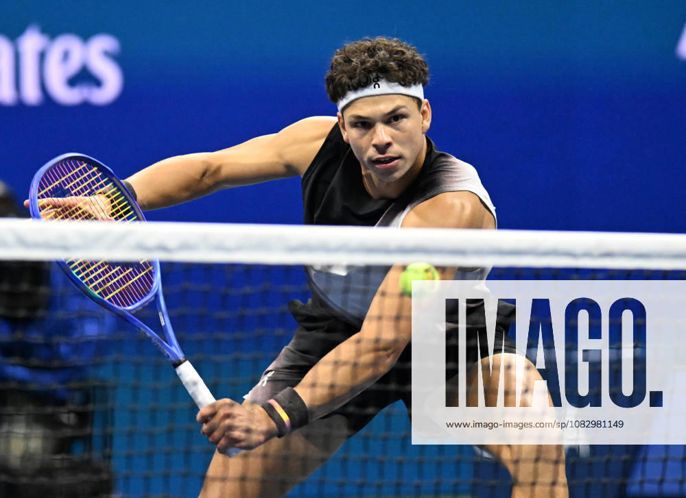 Ben Shelton returns a ball to Frances Tiafoe in the first set in the Men s Semifinal in Arthur Ashe Stadium at the 2026 US Open Tennis Championship at the USTA Billie Jean King National Tennis Center in New York City on Friday, September 11, 2026. NYP20260911901 LARRYxMARANO