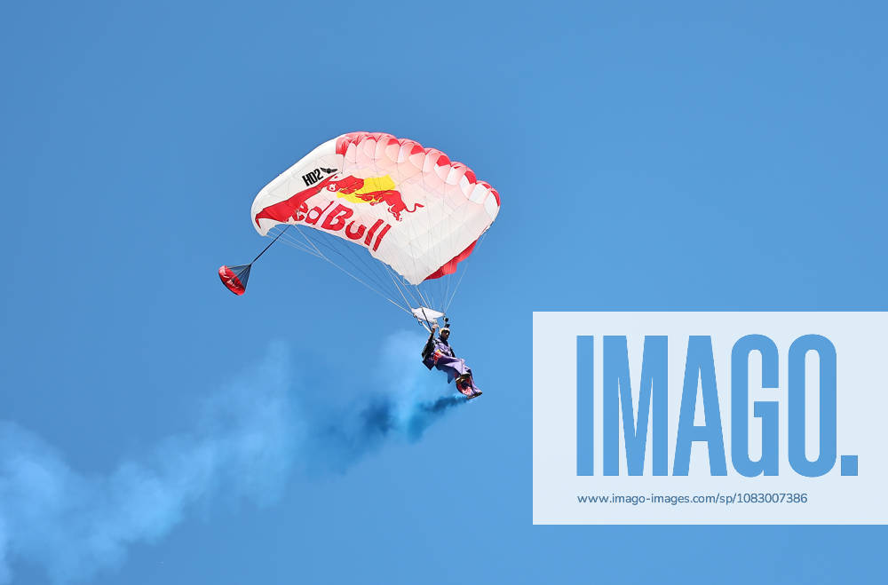 EXTREME SPORTS - Red Bull Dolomitenmann LIENZ,AUSTRIA,12.SEP.26 - EXTREME SPORTS - Red Bull Dolomitenmann. Image shows Red Bull Skydive Team. GEPAxpictures Beganovic