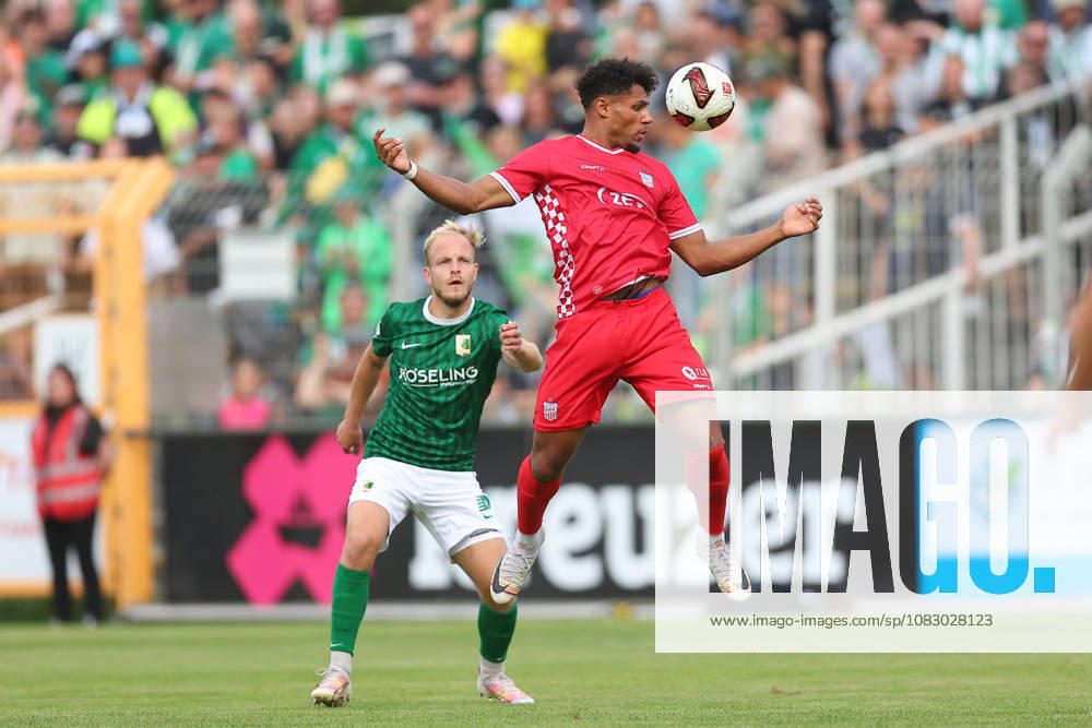 Chemie Leipzig vs. Zwickau, Northeast Regional League, Leipzig, September 12, 2026, Alfred Kunze Sportpark, Soccer, Men, 2026–2027 Season, Northeast Regional League, Matchday 8, BSG Chemie Leipzig vs. FSV Zwickau, Pictured from left: David Pfeil (13), Chemie, and Paul Philipp Besong (17), Zwickau,