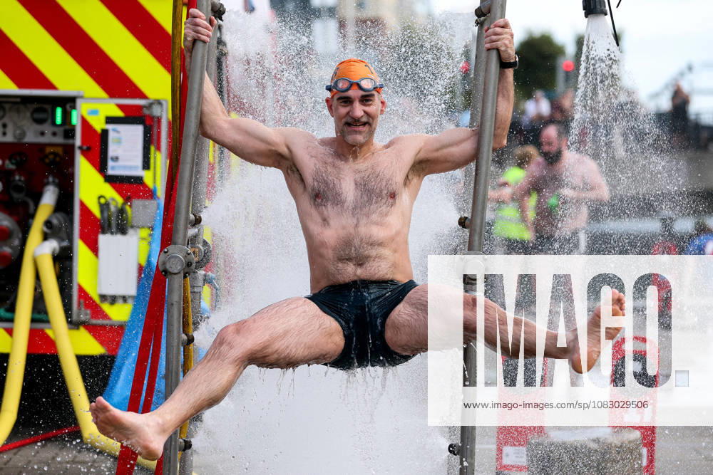 REPRO FREE *PRESS RELEASE NO REPRODUCTION FEE* 106th Dublin City Liffey Swim 2026, River Liffey, Dublin 12 9 2026 Jamie Carpenter celebrates after winning the mens race Jamie Carpenter celebrates after winning the mens race 12 9 2026