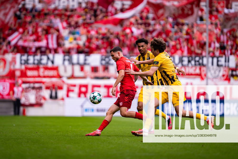 Oscar Schoenfelder, SSV Jahn Regensburg, 07 vs. Joel da Silva Kiala, Alemannia Aachen, 37, and Louis Köster, Alemannia Aachen, 08; TSV Alemannia Aachen vs. SSV Jahn Regensburg, soccer, 3rd Division, Matchday 5, 2026–2027 season, September 12, 2026 DFB regulations prohibit any use of photographs as image sequences and or quasi-video TSV Alemannia Aachen vs. SSV Jahn Regensburg, soccer, 3rd Division, Matchday 5, 2026–2027 Season, September 12, 2026, Aachen