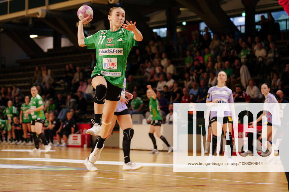 2 Asco Women s Handball Bundesliga, Matchday 3: Füchse Berlin vs. Rostocker Handball Club Leoni Baßiner. Füchse Berlin, 77, on a jump shot on September 12, 2026, at the Charlottenburg Sports Hall, Berlin, Berlin, Berlin, Charlottenburg Sports Hall, Berlin, Germany