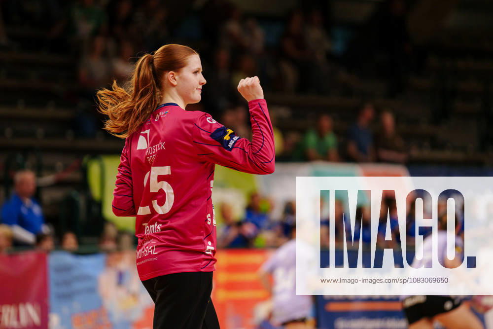 2 Asco Women s Handball Bundesliga, Matchday 3: Füchse Berlin vs. Rostocker Handball Club; Ylva Elin Tants of the Rostocker Handball Club clenches her fist on September 12, 2026, at the Charlottenburg Sports Hall, Berlin, Berlin, Berlin, Charlottenburg Sports Hall, Berlin, Germany