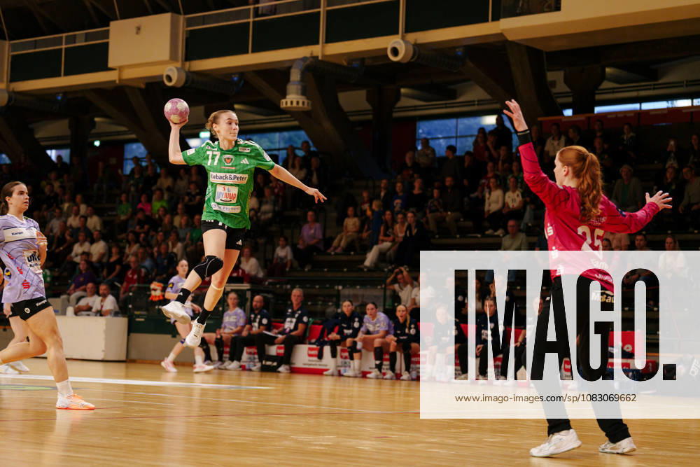 2 Alsco Women s Handball Bundesliga, Matchday 3: Füchse Berlin vs. Rostocker Handball Club Leoni Baßiner; Füchse Berlin, 77, on a jump shot against Ylva Elin Tants of Rostocker Handball Club, 25, on September 12, 2026, at the Charlottenburg Sports Hall, Berlin Berlin Berlin Charlottenburg Sports Hall Berlin Germany
