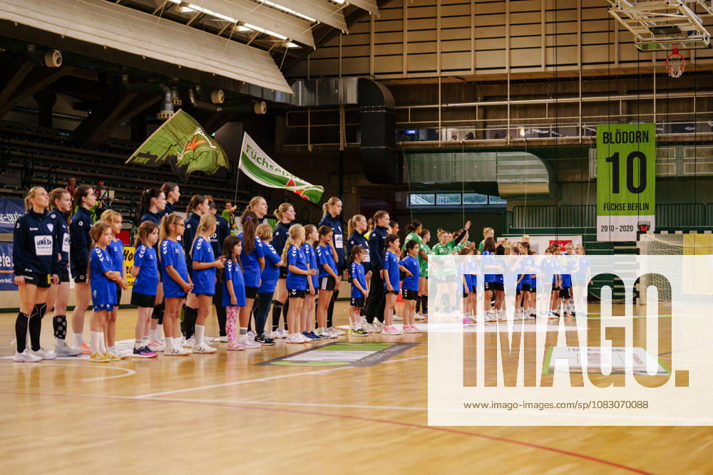 2 Alsco Women s Handball Bundesliga, Matchday 3: Füchse Berlin vs. Rostocker Handball Club. Teams entering the court on September 12, 2026, at the Charlottenburg Sports Hall, Berlin, Berlin, Berlin, Charlottenburg Sports Hall, Berlin, Germany