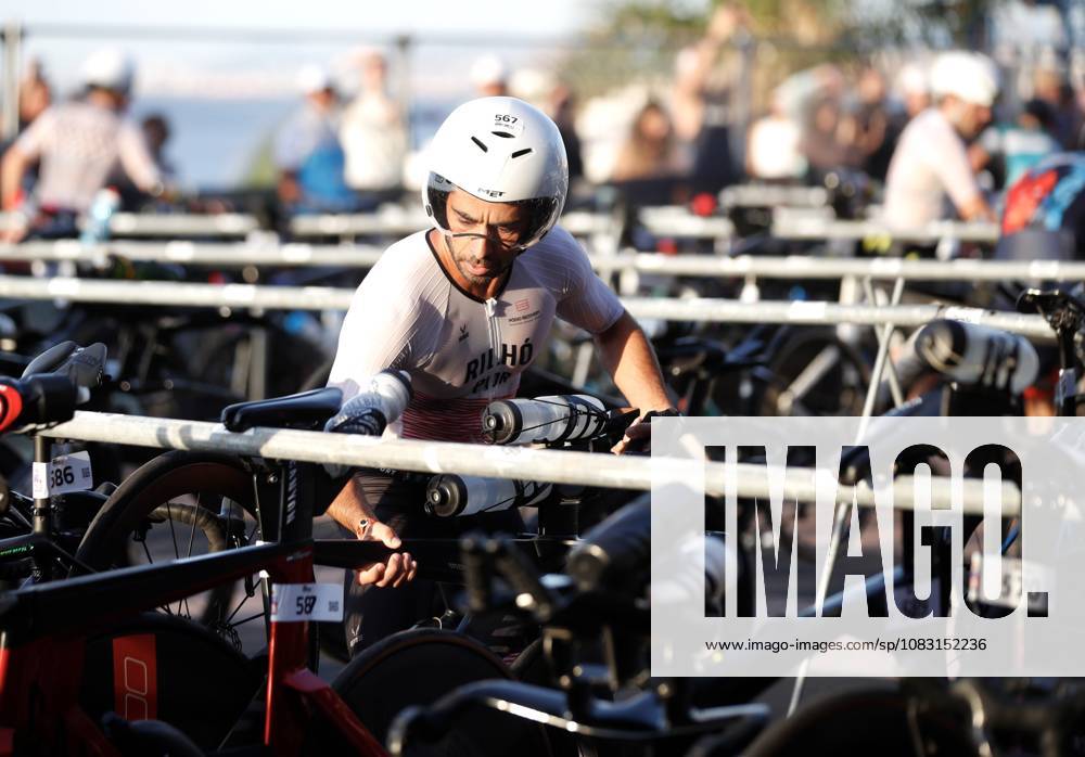 Ironman 70.3 masculin PHOTOPQR NICE MATIN Dylan Meiffret ; Nice ; 13 09 2026 ; Ironman 70.3 masculin, départ natation et, sortie d eau. Vélo départ Nice; September 13, 2026; Men s Ironman 70.3: swim start and swim exit; bike start. Nice France