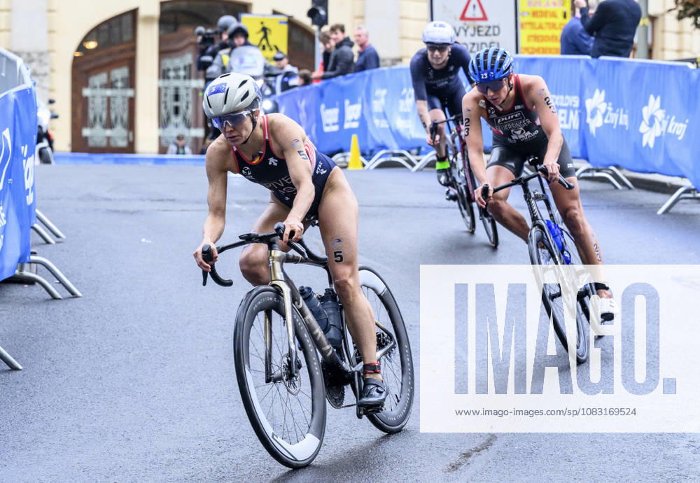 Triathlon World Championship, WM, Weltmeisterschaft races, women, September 13, 2026, Karlovy Vary, Czech Republic. (L-R) Taylor Spivey of USA, Georgia Taylor-Brown of Britain and Therese Feuersinger of Austria. (CTKxPhoto OndrejxHajek) CTKPhotoP2026091302771 CTKPhotoP2026091302771