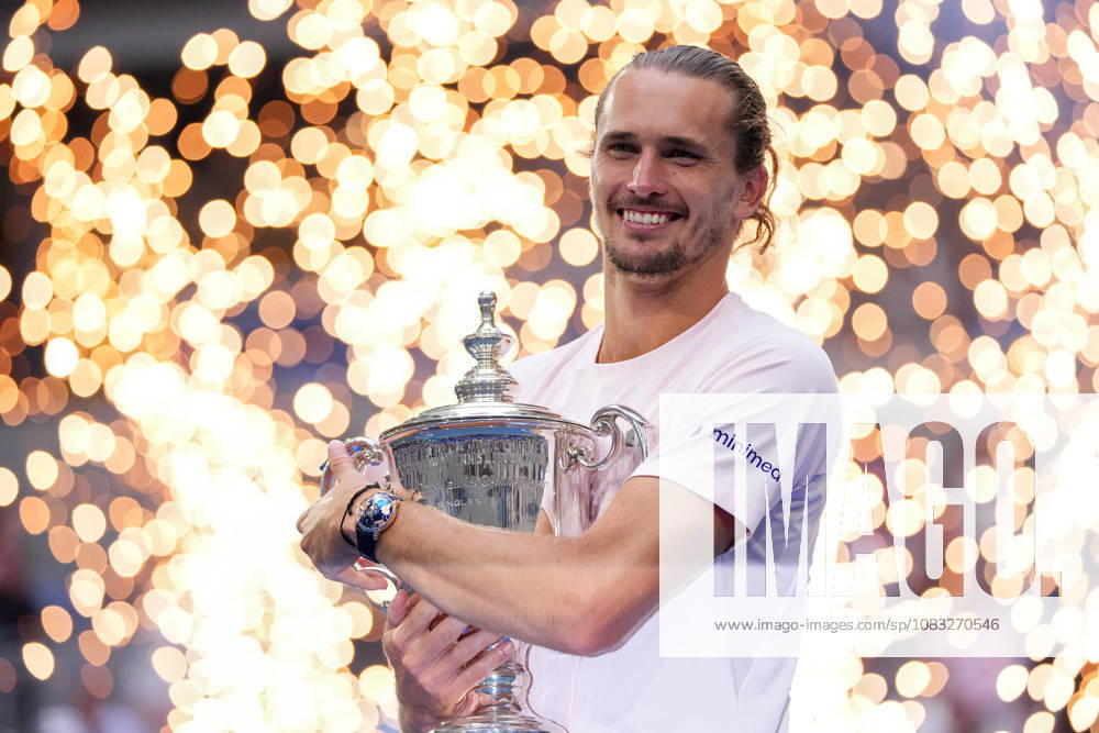 Tennis - US open 2026 - US Open 2026 13 09- 2026 Alexander Zverev (GER) with US Open Trophy after beating Ben Shelton (USA) by 3sets to 1 International Sports Fotos Ltd New York USA