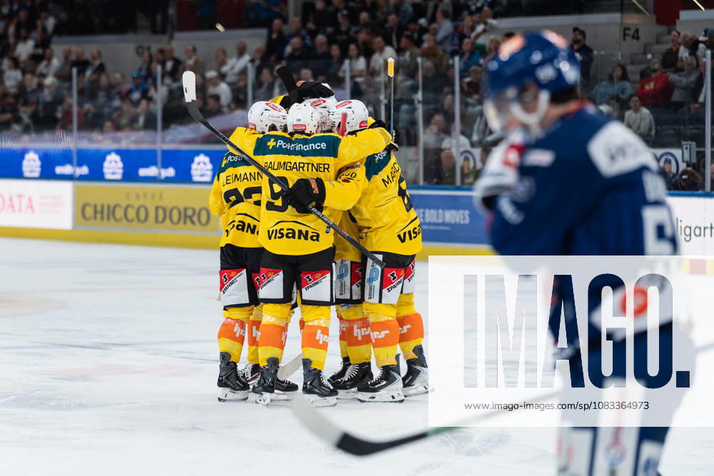 Zurich, Swiss Life Arena, National League: ZSC Lions vs. SC Bern; SC Bern celebrates a goal (0–1) in 1998—Benjamin Baumgartner (Bern), 8 Marc Marchon (Bern); Zurich, Swiss Life Arena, Zurich, Switzerland