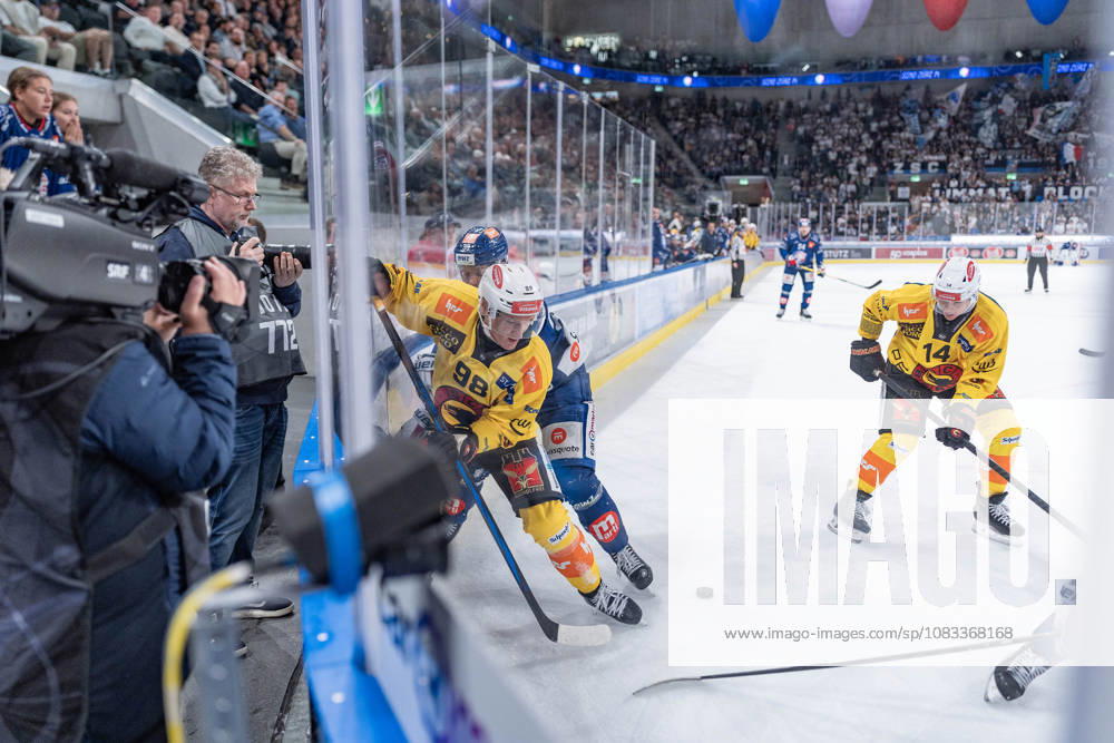 Zurich, Swiss Life Arena, National League: ZSC Lions vs. SC Bern, 98 Benjamin Baumgartner (Bern), 14 Louis Füllemann (Bern), Zurich, Swiss Life Arena, Zurich, Switzerland