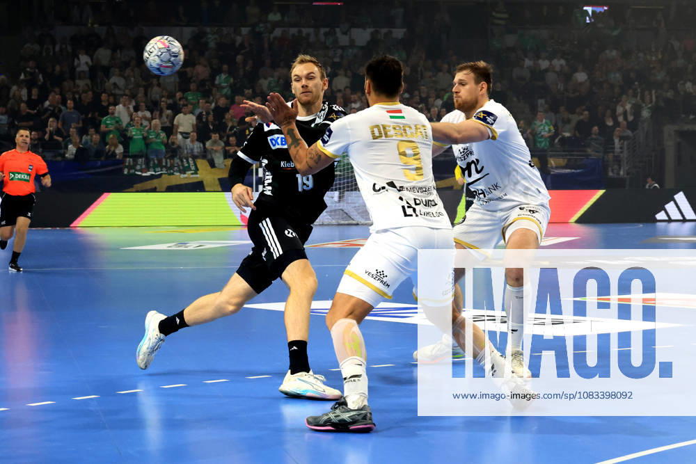 GER Germany, Handball, EHF Champions League, September 16, 2026, 2026–2027 season, Berlin, Füchse Berlin vs. Veszprém HC, Mathias Gidsel (Füchse Berlin) 19, Hugo Descat (Veszprém) 9, Dragan Pechmalbec (Veszprém) 46, nordphoto GmbH, Engler Berlin, Max Schmeling Hall, Berlin, Germany