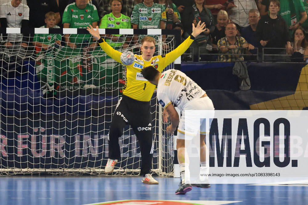GER Germany, Handball, EHF Champions League, September 16, 2026, 2026–2027 season, Berlin, Füchse Berlin vs. Veszprém HC, Lasse Ludwig, Füchse Berlin 1, 7-meter throw by Hugo Descat, Veszprém 9, nordphoto GmbH, Engler Berlin, Max-Schmeling-Halle, Berlin, Germany