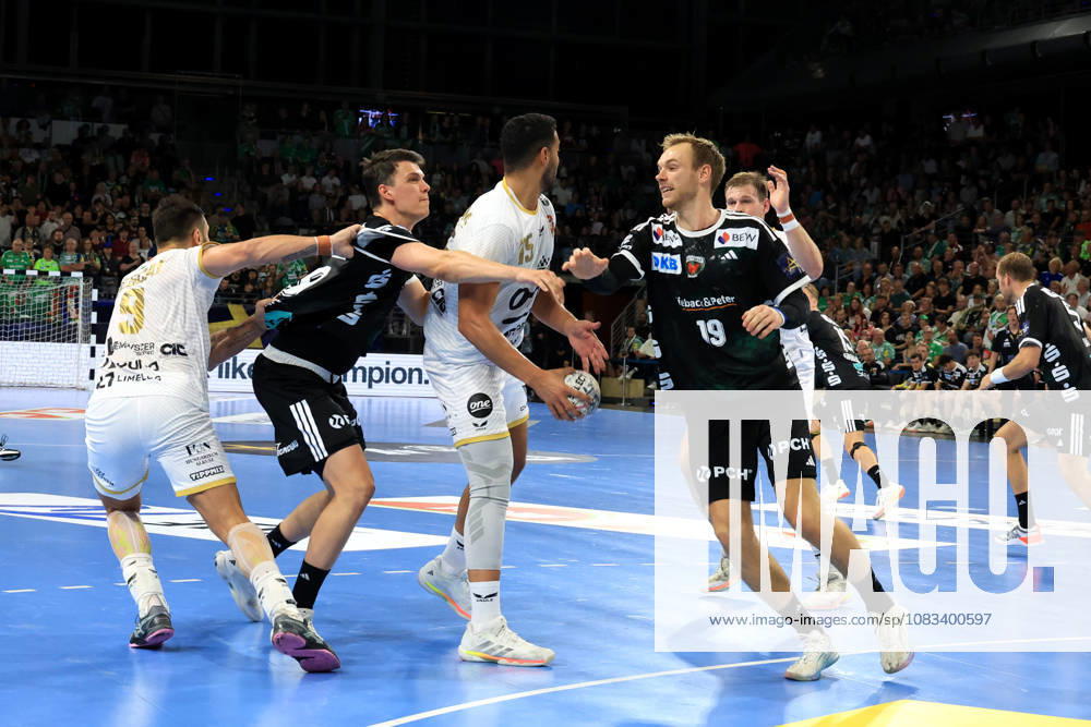 GER Germany, Handball, EHF Champions League, September 16, 2026, 2026–2027 season, Berlin, Fuechse Berlin vs. Veszprém HC Mathias Gidsel (Fuechse Berlin) 19, Simak, Frederik (Fuechse Berlin) 9, Hugo Descat (Veszprém) 9, Ahmed Hesham (Veszprém) 15 nordphoto GmbH Engler Berlin Max Schmeling Hall Berlin Germany