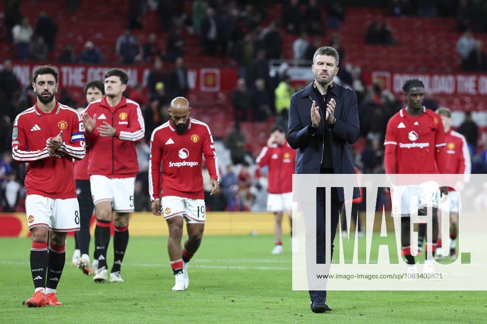 Manchester United, ManU v Brighton & Hove Albion, Carabao Cup Manchester United head coach Michael Carrick and Manchester United midfielder Bruno Fernandes (8) applaud the fans during the Manchester United v Brighton & Hove Albion Carabao Cup 3rd Round match at Old Trafford, Manchester, England on 16 September 2026 Credit: Phil Duncan Every Second Media Editorial use only. All images are copyright Every Second Media Limited. No images may be reproduced without prior permission. All rights reserved. Premier League and Football League images are subject to licensing agreements with Football DataCo Limited. see https: www.football-dataco.com