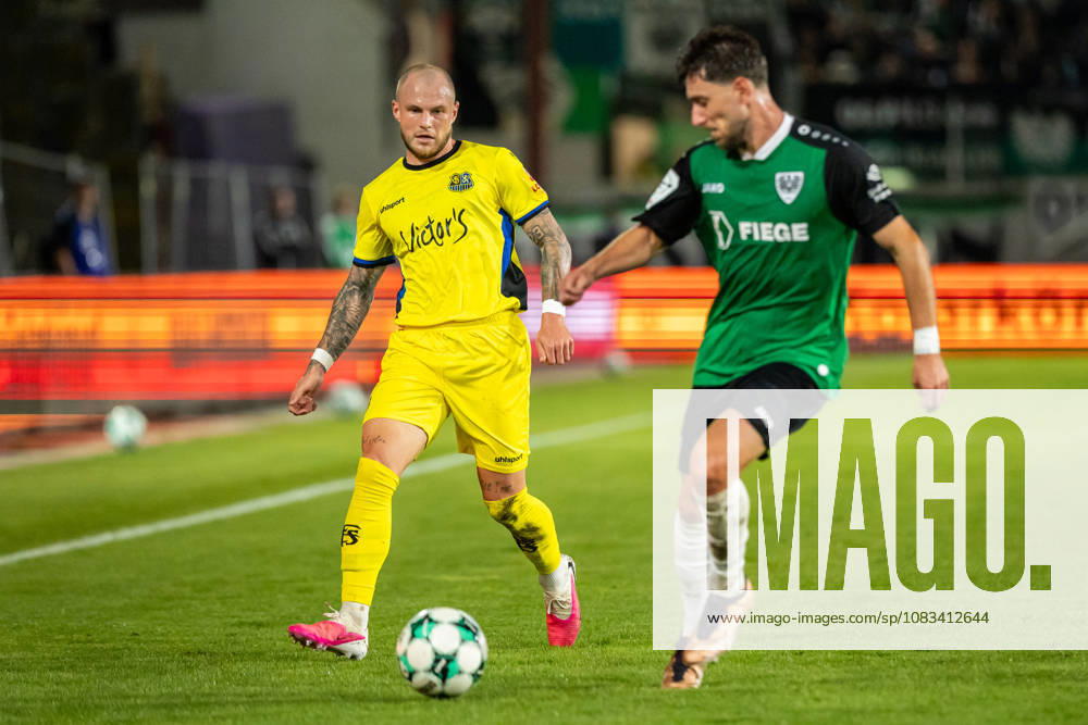 L R Philip Fahrner, 1 FC Saarbrücken, 42, in a tackle with Charalambos Makridis, SC Preussen Münster, 14 GER, SC Preussen Münster vs. 1 FC Saarbrücken, Soccer, 3rd Division, Matchday 6, 2026–2027 season, September 16, 2026 DFL regulations prohibit any use of photographs as image sequences and or quasi-video GER, SC Preussen Münster vs. 1 FC Saarbrücken, soccer, 3. Liga, Matchday 6, 2026–2027 season, September 16, 2026, Münster
