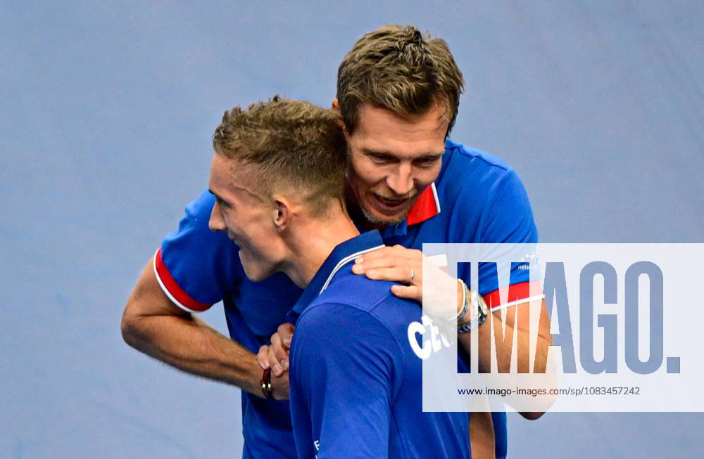 Non-playing captain Tomas Berdych, right, congratulates to Jiri Lehecka (CZE) as he won the game against Ben Shelton (USA) of the 2026 Davis Cup men s team tennis World Championship, WM, Weltmeisterschaft match between the Czech Republic and the United States, in Prague, Czech Republic, on September 18, 2026. (CTKxPhoto RomanxVondrous) CTKPhotoP2026091807062 CTKPhotoP2026091807062