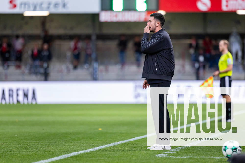 Head Coach Orest Shala reacts: GER, SC Verl vs. FC Würzburger Kickers, Soccer, 3rd Division, Matchday 7, 2026–2027 Season, September 18, 2026 DFL regulations prohibit the use of photographs as image sequences and or quasi-video footage GER, SC Verl vs. FC Würzburger Kickers, Soccer, 3rd Division, Matchday 7, 2026–2027 season, September 18, 2026, Verl
