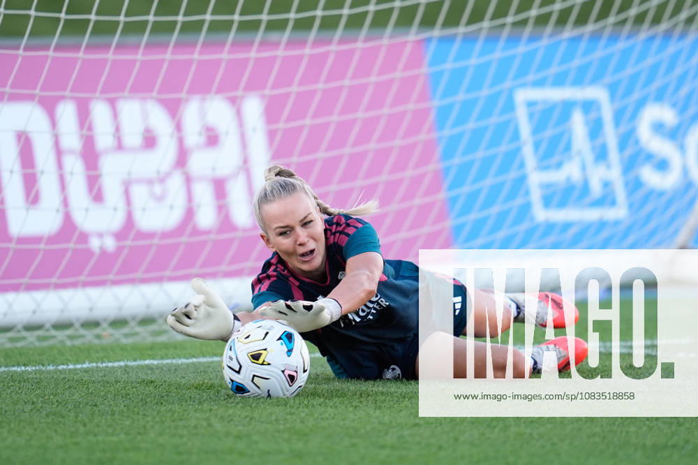 Merle Frohms of Real Madrid CF warms up during the Spanish Women League, Liga F, football match between Real Madrid and Valencia CF at Alfredo Di Stefano stadium on September 19, 2026, in Valdebebas, Madrid, Spain. Real Madrid V Valencia CF - Liga F - ZUMAa181 20260919_zaa_a181_285