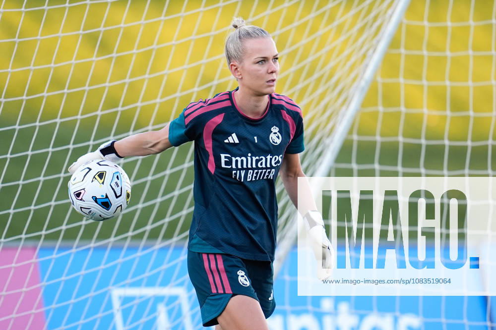Merle Frohms of Real Madrid CF warms up during the Spanish Women League, Liga F, football match between Real Madrid and Valencia CF at Alfredo Di Stefano stadium on September 19, 2026, in Valdebebas, Madrid, Spain. Real Madrid V Valencia CF - Liga F - ZUMAa181 20260919_zaa_a181_294
