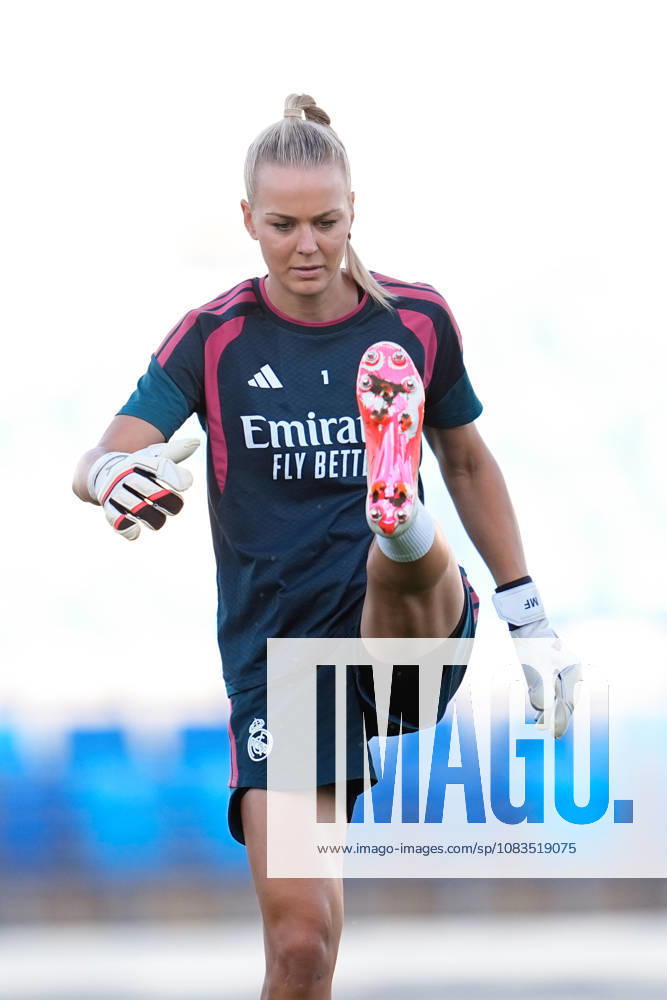 Merle Frohms of Real Madrid CF warms up during the Spanish Women League, Liga F, football match between Real Madrid and Valencia CF at Alfredo Di Stefano stadium on September 19, 2026, in Valdebebas, Madrid, Spain. Real Madrid V Valencia CF - Liga F - ZUMAa181 20260919_zaa_a181_298