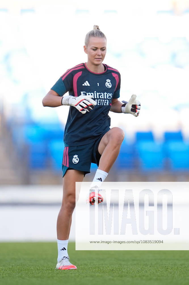 Merle Frohms of Real Madrid CF warms up during the Spanish Women League, Liga F, football match between Real Madrid and Valencia CF at Alfredo Di Stefano stadium on September 19, 2026, in Valdebebas, Madrid, Spain. Real Madrid V Valencia CF - Liga F - ZUMAa181 20260919_zaa_a181_303