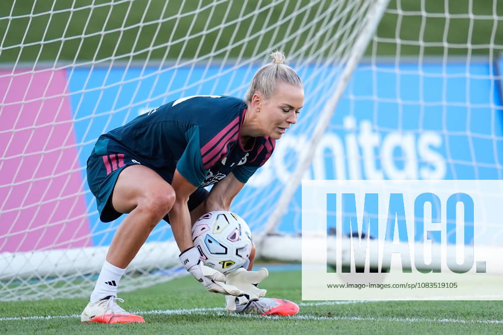 Merle Frohms of Real Madrid CF warms up during the Spanish Women League, Liga F, football match between Real Madrid and Valencia CF at Alfredo Di Stefano stadium on September 19, 2026, in Valdebebas, Madrid, Spain. Real Madrid V Valencia CF - Liga F - ZUMAa181 20260919_zaa_a181_306