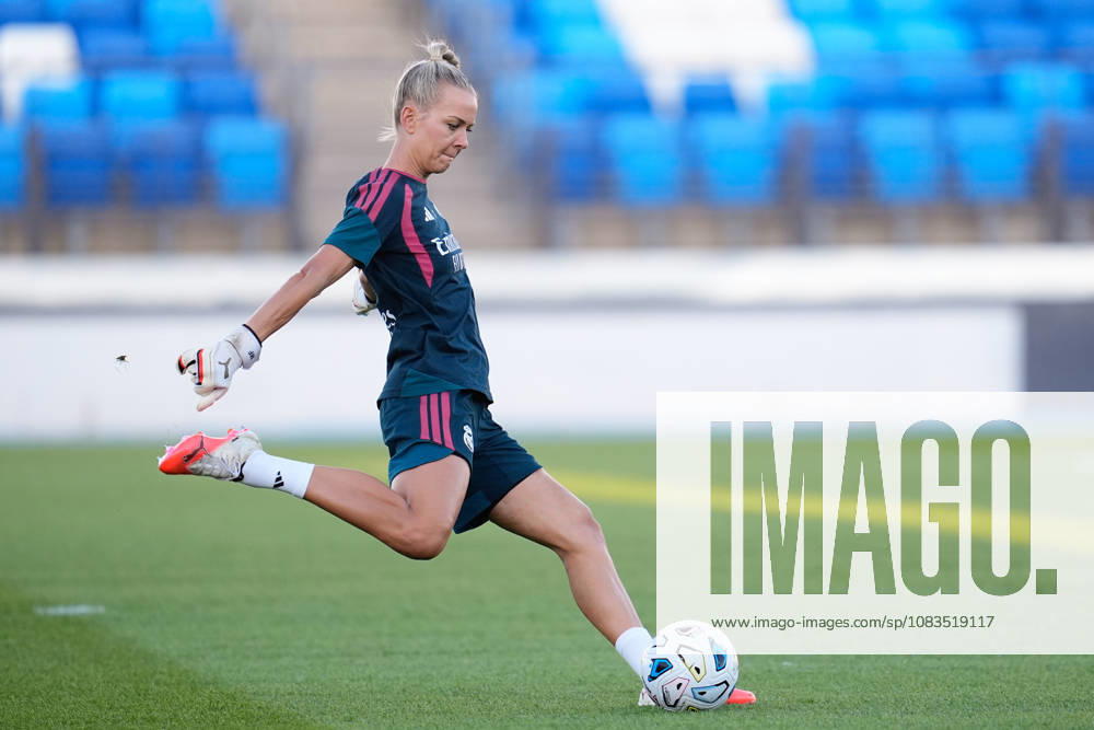 Merle Frohms of Real Madrid CF warms up during the Spanish Women League, Liga F, football match between Real Madrid and Valencia CF at Alfredo Di Stefano stadium on September 19, 2026, in Valdebebas, Madrid, Spain. Real Madrid V Valencia CF - Liga F - ZUMAa181 20260919_zaa_a181_308