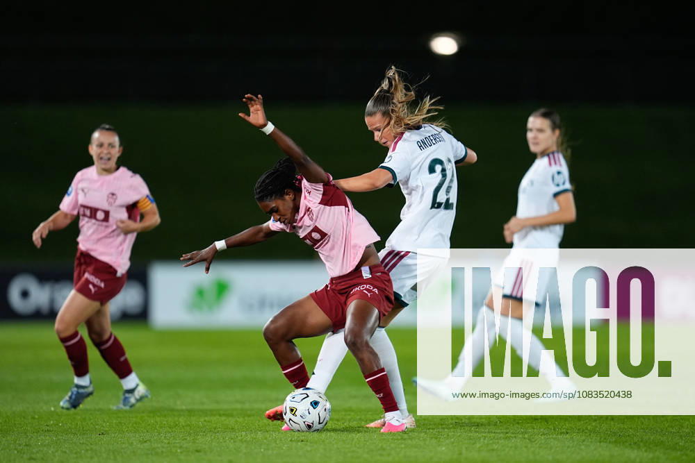 Amon Rebecca Grace Elloh of VCF Femenino and Bella Andersson of Real Madrid CF compete for the ball during the Spanish Women League, Liga F, football match between Real Madrid and Valencia CF at Alfredo Di Stefano stadium on September 19, 2026, in Valdebebas, Madrid, Spain. Real Madrid V Valencia CF - Liga F - ZUMAa181 20260919_zaa_a181_320