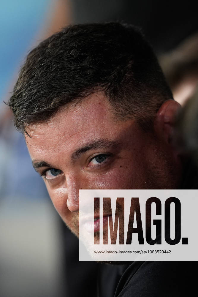 Mikel Crespo, head coach of VCF Femenino, looks on during the Spanish Women League, Liga F, football match between Real Madrid and Valencia CF at Alfredo Di Stefano stadium on September 19, 2026, in Valdebebas, Madrid, Spain. Real Madrid V Valencia CF - Liga F - ZUMAa181 20260919_zaa_a181_322