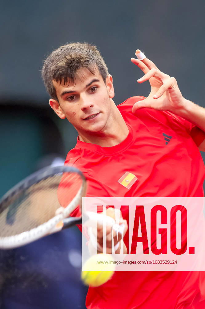Tenis, Chile vs Espana. Copa Davis 2026. El jugador de Espana Rafa Jodar regresa la pelota frente a Cristian Garin de Chile durante el partido de singles de la Copa Davis valido por la segunda ronda de clasificatorios para el Grupo Mundials, disputado en el Court Central Anita Lizana, Parque Estadio Nacional en Santiago de Chile. 19 09 2026 Pepe Alvujar Photosport Tenis, Chile vs Espana. Copa Davis 2026. The Spanish player Rafa Jodar returns the ball against Cristian Garin of Chile during the Davis Cup singles match valid for the second round of qualifiers for the World Group, played at the Anita Lizana Central Court, National Stadium Park in Santiago, Chile. 19 09 2026 Pepe Alvujar Photosport Chile vs Espana dia 1, Copa Davis 2026