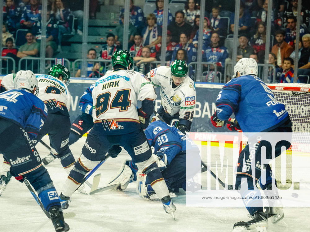 Penny DEL Ice Hockey, Adler Mannheim vs. Eisbären Berlin, 0–2 for Eisbären Berlin (goal by Ty Ronning), Eisbären Berlin