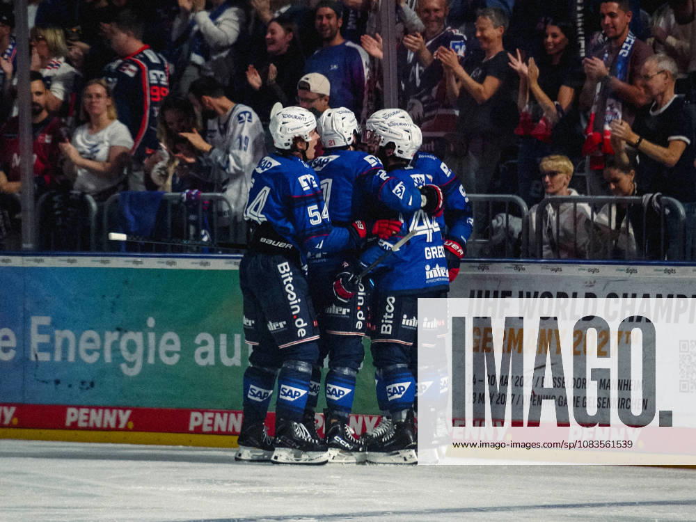 Penny DEL Ice Hockey, Adler Mannheim vs. Eisbären Berlin: Celebration after Adler Mannheim s 1-2 win thanks to Anthony Greco, Adler Mannheim