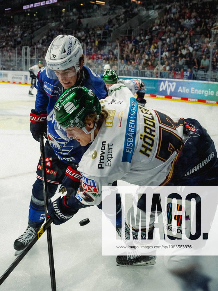 Penny DEL Ice Hockey, Adler Mannheim vs. Eisbären Berlin; from left: Nicolas Mattinen (Adler Mannheim), Eric Hördler (Eisbären Berlin)