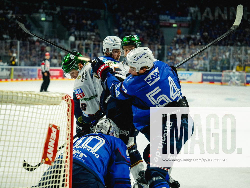 Penny DEL Ice Hockey, Adler Mannheim vs. Eisbären Berlin; L. Noel Saffran (Eisbären Berlin), Jake Hildebrand (Adler Mannheim), Jérémie Poirier (Adler Mannheim)