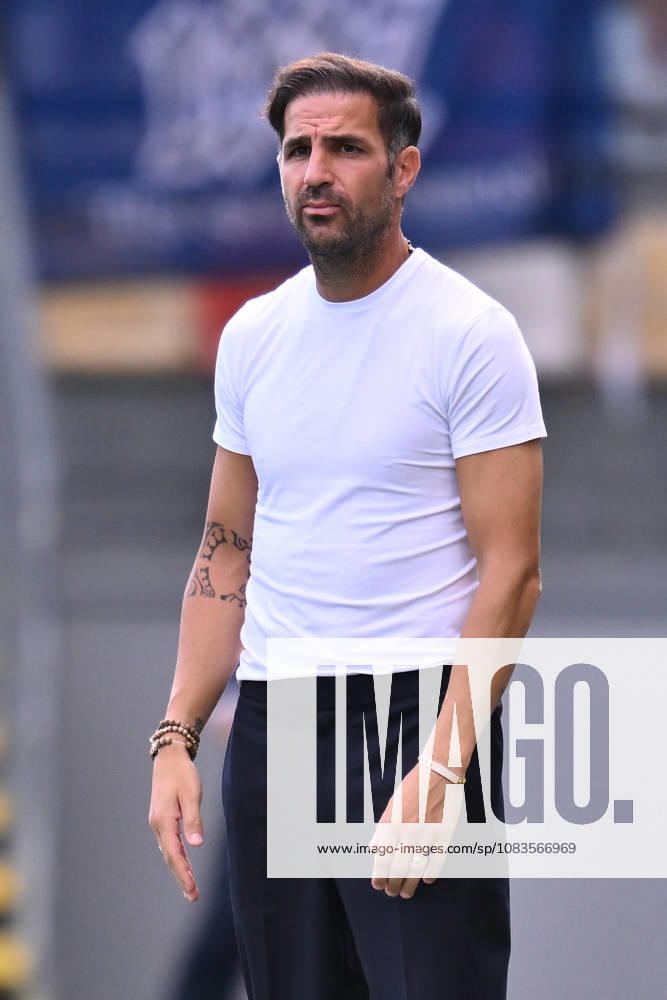 IPA88759944 - Cesc Fabregas, head coach of Como 1907, takes part in Matchday 5 of the Serie A Championship between Frosinone Calcio and Como 1907 at Benito Stirpe Stadium on September 20, 2026, in Frosinone, Italy.